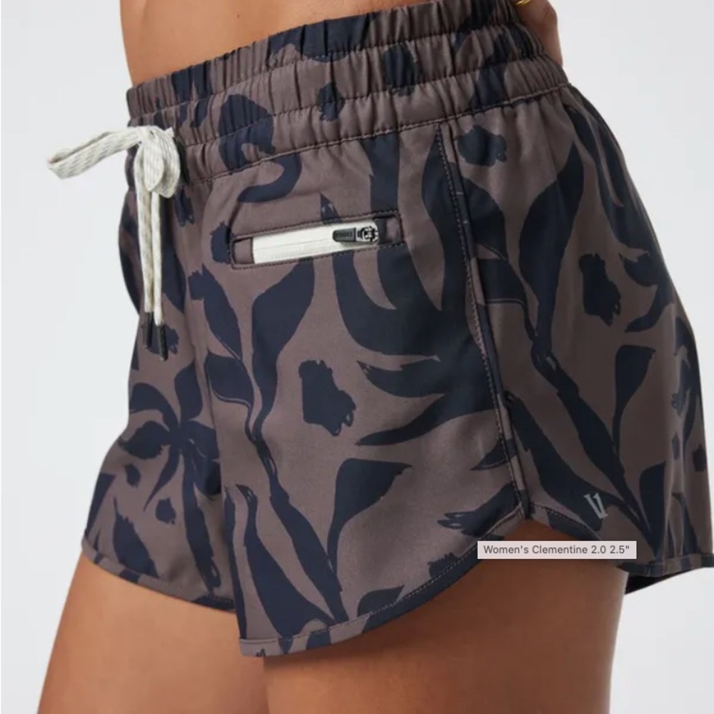 Vuori Clementine 2.0 Shorts - Women's 2.5" Inseam Color: CHOCOLATE CONTIGO